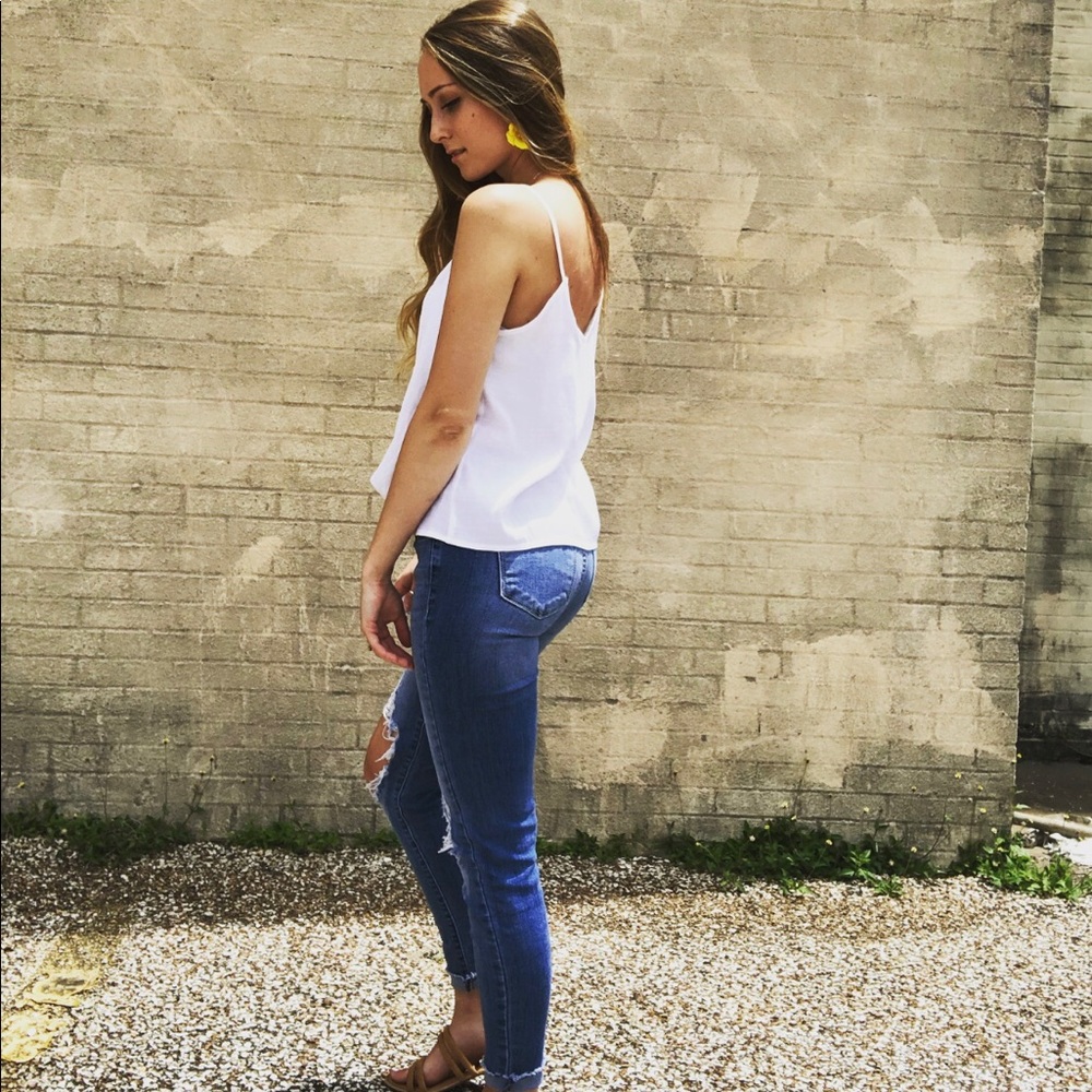 Last one size SM!! Armora’s | White Button Up Top - Picture 3 of 8